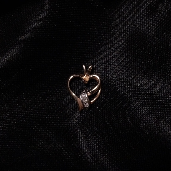 Solid 10k Gold Diamond Heart Pendant - Picture 8 of 9